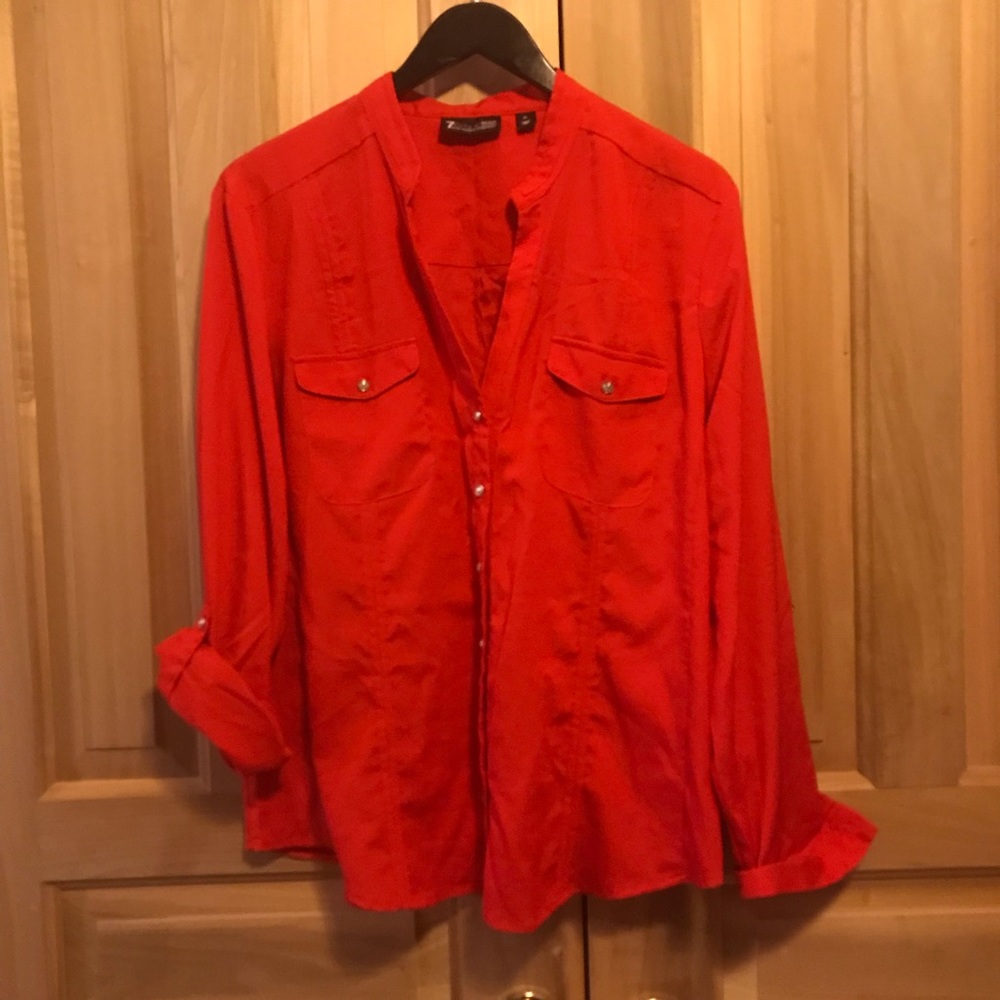 💚Classic red button front shirt - NY&C